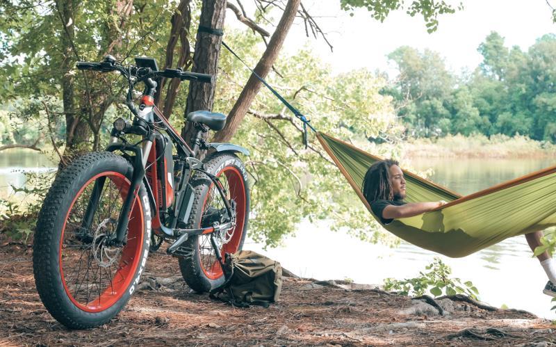 POR QUÉ LOS AUTOMOTORES ESTÁN CAMBIANDO A LAS BICICLETAS ELÉCTRICAS PARA COMBATIR EL CAMBIO CLIMÁTICO？